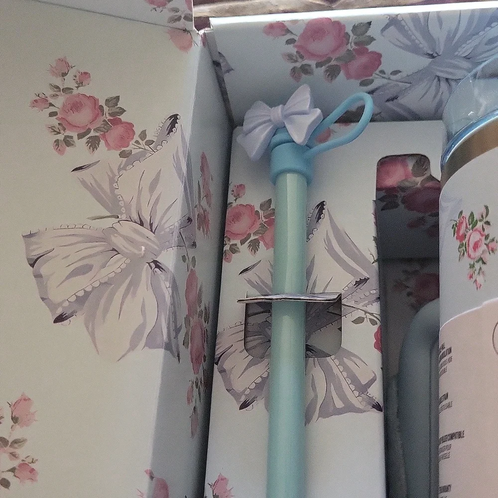 Stanley Love Shack Fancy Pastel Floral Tumbler with Straw Boxed Dust Cover - Picture 9 of 10